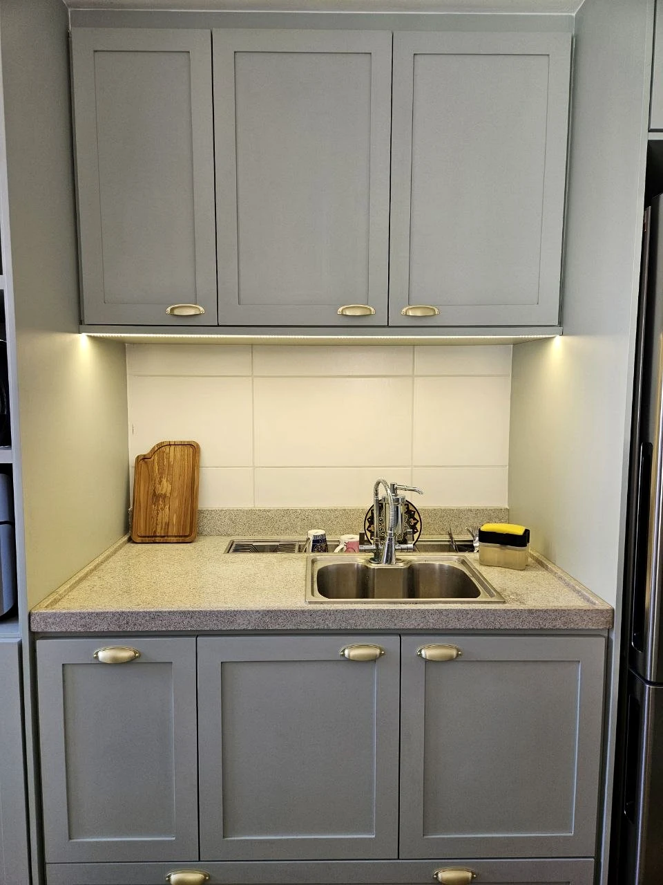 Cozinha cinza planejada